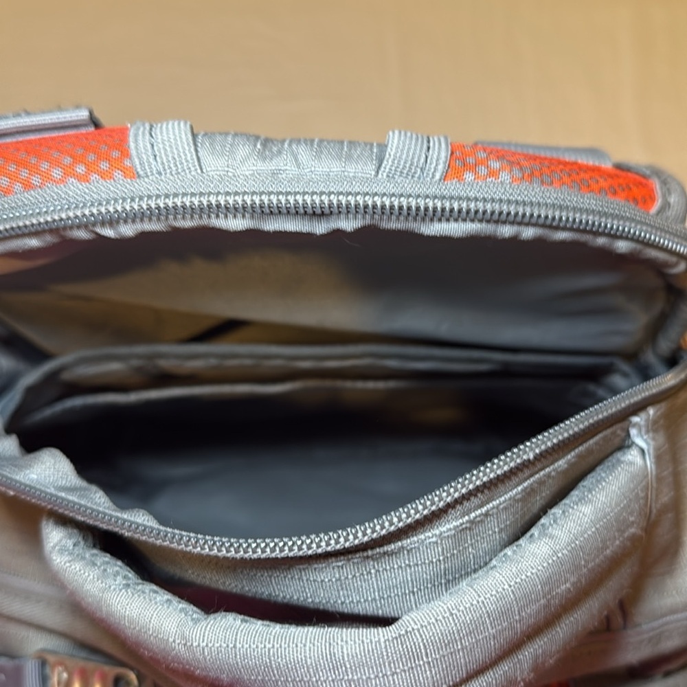 High Sierra Unisex Swerve Charcoal Grey and Hyperdots Laptop Backpack EUC - Picture 9 of 12